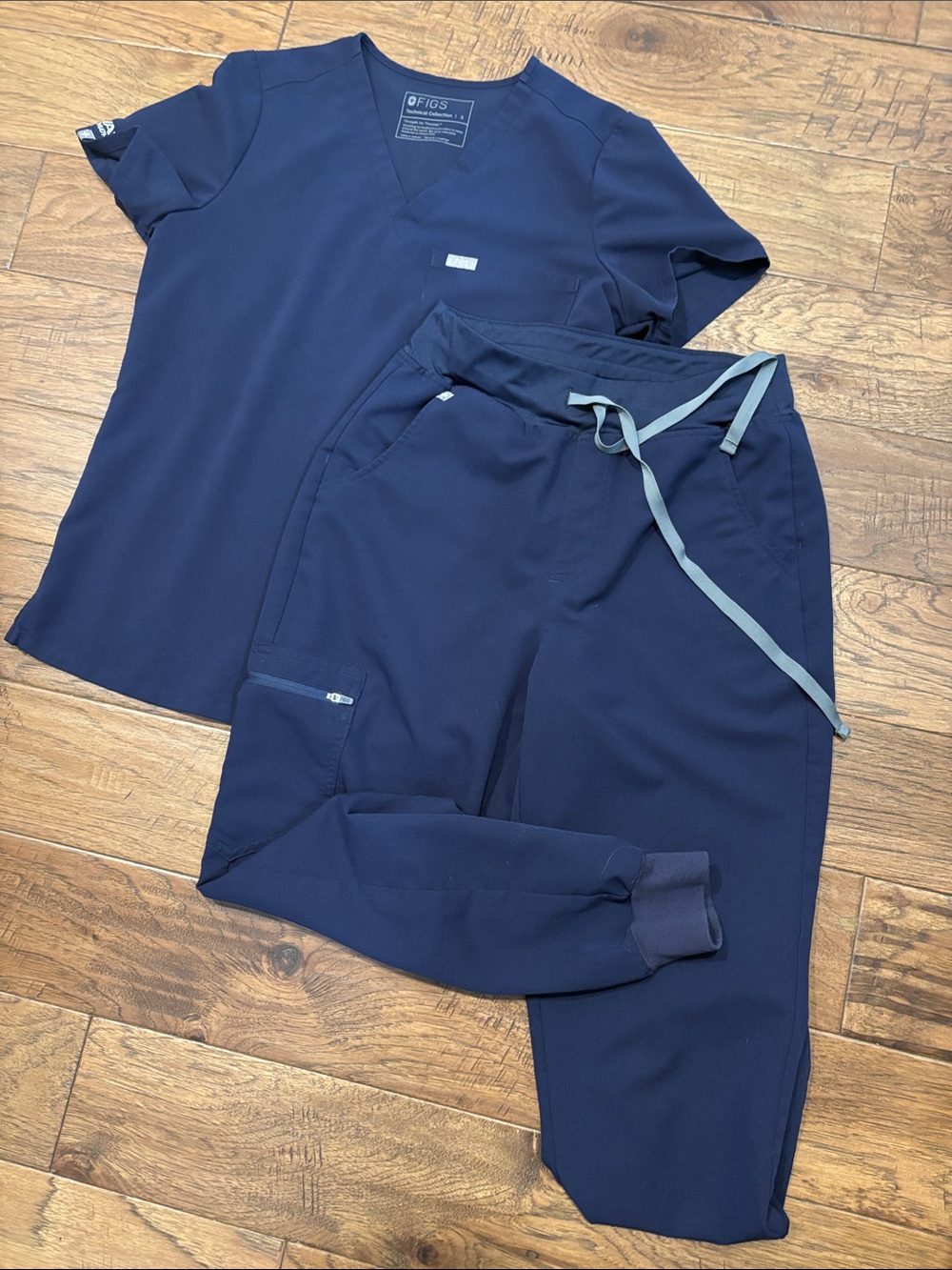 Figs Women’s Navy Blue V-Neck Scrub Top and Jogger Set